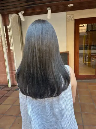 ロング カラー putri 川邉 優花のヘアスタイル