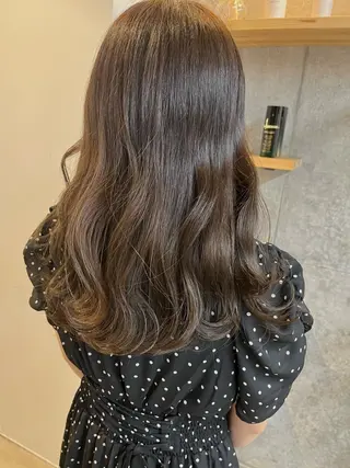 セミロング カラー ハイトーンカラ ー/小川のヘアスタイル