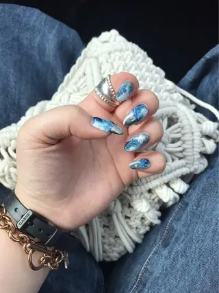 ネイル 指名支持率NO.1 スタイリストのヘアスタイル