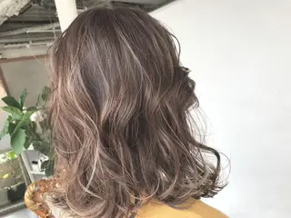 ミディアム カラー 伊藤 優希のヘアスタイル