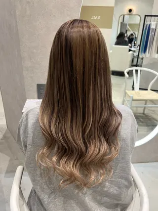 ロング 小池 夏美のヘアスタイル