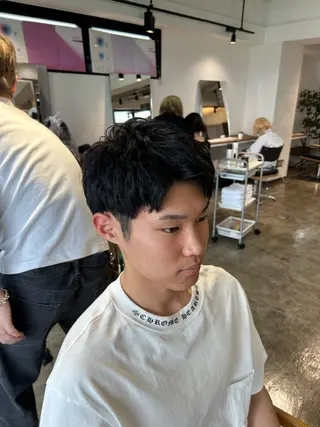 ミディアム メンズ become men's hair 名駅店所属・名駅/フェザーパーマ 韓国ヘア/森岡のヘアスタイル