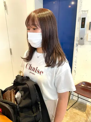 ミディアム カラー MIOベージュカラー 柔らかいカラーのヘアスタイル