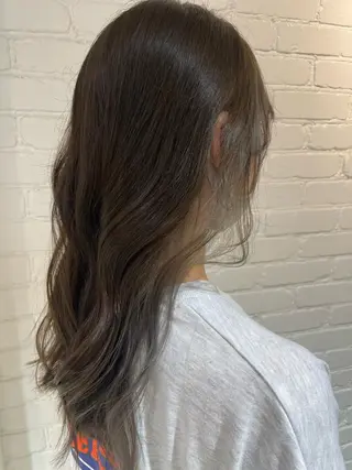 ロング カラー 小柳 歩美のヘアスタイル