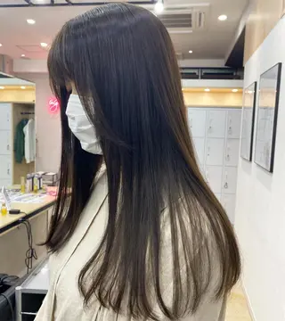 ロング カラー オリーブ/アッシュ やわらか透明感カラーのヘアスタイル