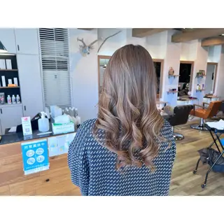 ロング カラー ツキダテ ユイのヘアスタイル