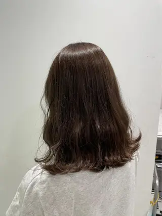 セミロング カラー Ella所属・nana【艶髪】/ レイヤー/縮毛矯正のヘアスタイル