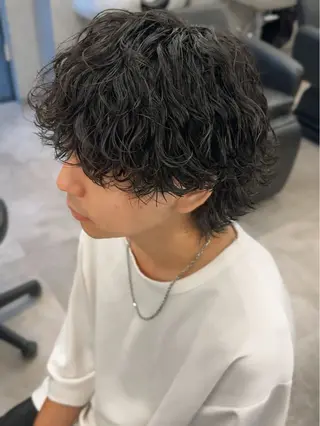 パーマ メンズ シャドウ/フェザー パーマメンズりつきのヘアスタイル