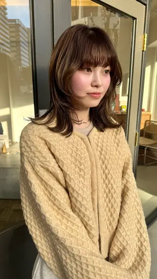 ミディアム オオタ ユキのヘアスタイル