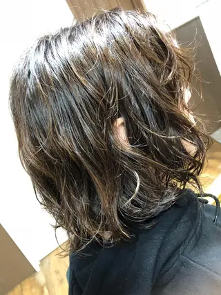 ミディアム パーマ SALOWIN me＋店所属・半個室サロン🫧 ササキアヤカのヘアスタイル