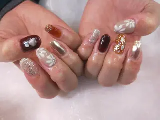 ネイル R'well所属・はばすみれ🎀ﾈｲﾙ 光ﾌｪｲｼｬﾙ ﾍｱのネイルデザイン