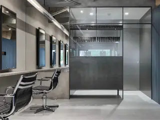 彩葉/ブリーチ/ カットモデル栄・伏見のヘアスタイル