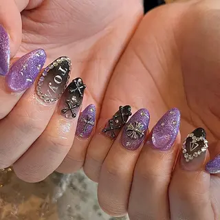 ミディアム ネイル H🌺 NAILのネイルデザイン