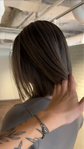 ショート カラー ヘアアレンジ グランルッソ所属・岡山× バレイヤージュカラーのヘアスタイル