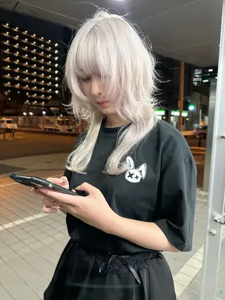 カラー ウルフとハイトーン みっちー✂️のヘアスタイル