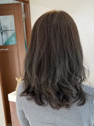 セミロング カラー パーマ 美容室プラセル所属・髪質改善✨酸性ストレ ート特化店Youjiのヘアスタイル