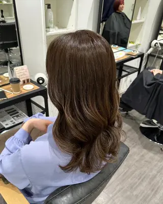 ミディアム カラー KOKORO 中村 朱里のヘアスタイル