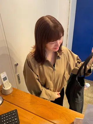 ミディアム カラー MIOベージュカラー 柔らかいカラーのヘアスタイル