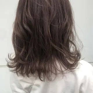 ミディアム カラー カトウ ユウカのヘアスタイル
