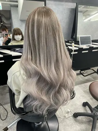 ミディアム Cielro【 シェイロ 】所属・Cielro/ダブル カラー/西田咲希のヘアスタイル