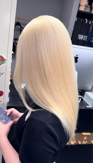 セミロング カラー ヘアアレンジ ホワイトカラー/ ピンクベージュにったのヘアスタイル