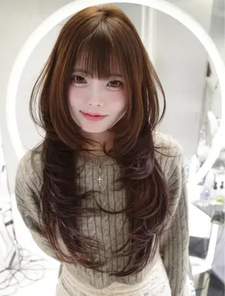 ロング きったん／ハイライト レイヤーカットのヘアスタイル