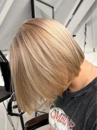 ミディアム ハイトーンカラー レイヤー/ juriのヘアスタイル