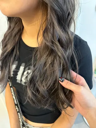 ロング オノ アイラのヘアスタイル