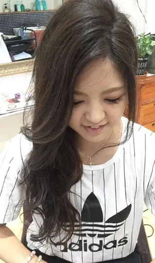 ミディアム セミロング ロング カラー COCOROHOOKI所属・松田 由貴のヘアスタイル