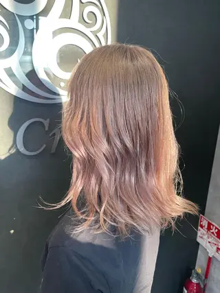 ショート ハイトーン ／ レイヤー/吉田陸斗のヘアスタイル