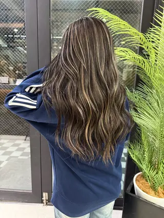 ロング 🫧ハイライトカラー 🫧 𝓜𝓘𝓤のヘアスタイル