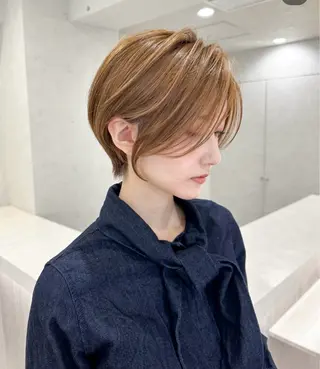 ショート グレージュ/レイヤー ふうか　渋谷のヘアスタイル