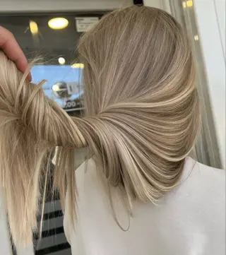 ロング カラー 🌸MAYU🌸 ハイトーン➕レイヤーのヘアスタイル