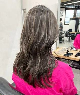 ロング カラー ヘアアレンジ 坂齋大地/レイヤー/ ミルクティーのヘアスタイル