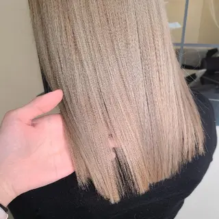 セミロング カラー ブリーチカラー🌈 嘉名 真樹のヘアスタイル