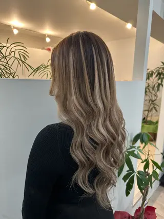 ロング TOMOMI /フロレゾンのヘアスタイル