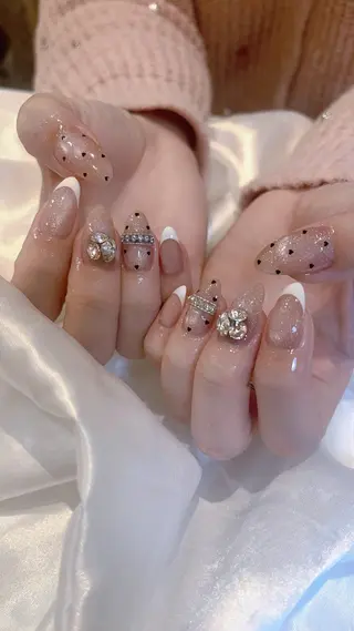 ネイル 𝘙𝘪𝘰𝘯𝘢 ...🕯🤍のネイルデザイン