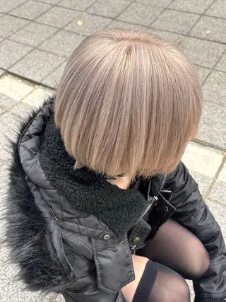 ショート カラー 🍓ハイトーンカラー 🎀nene🍓のヘアスタイル