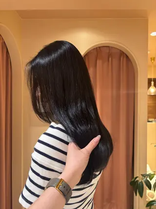 ロング 𝘬𝘢𝘳𝘪𝘯 /𝙚𝙢𝙪/赤坂のヘアスタイル