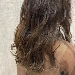 ロング カラー 🫧透け感⋆艶髪💎 山口アヤカのヘアスタイル