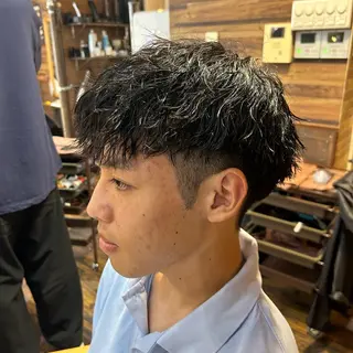 ショート パーマ メンズ ツイスパ/メンズ特化 🦋𝑺𝑶𝑵𝑬のヘアスタイル