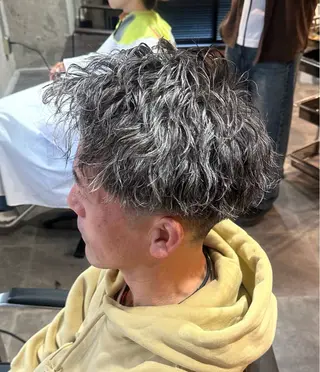 ショート パーマ メンズ 苗村 阿旺のヘアスタイル