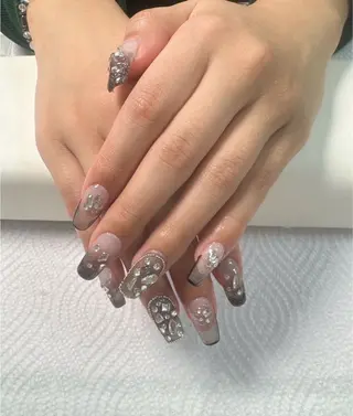 ネイル pink ladyサロン所属・べ にのネイルデザイン