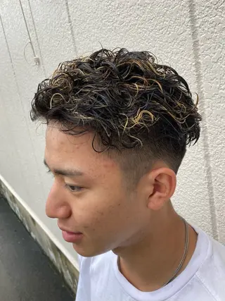 カラー パーマ メンズ 加納 孝也のヘアスタイル