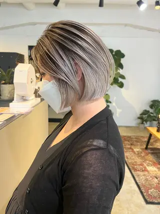 ショート カラー Merly Osakaのヘアスタイル