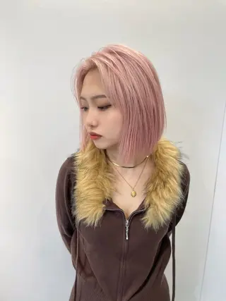 ショート カラー ⭐ハイトーンブリーチ ミルクティーピンクのヘアスタイル