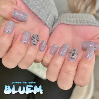 ネイル BLUEM なな🐶のネイルデザイン