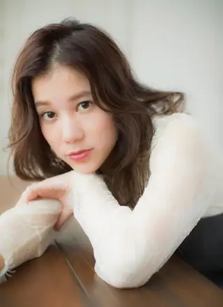 ミディアム 鈴木 奈波のヘアスタイル