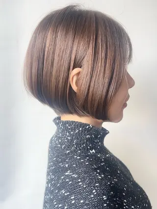 ショート morio from london所属・松岡彩華 ボブ /グレージュのヘアスタイル