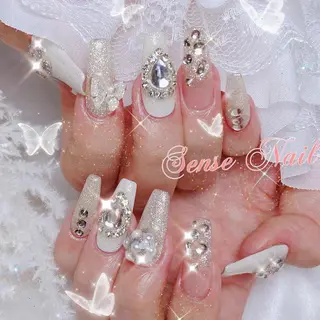 ネイル 🦋 Queenieのネイルデザイン